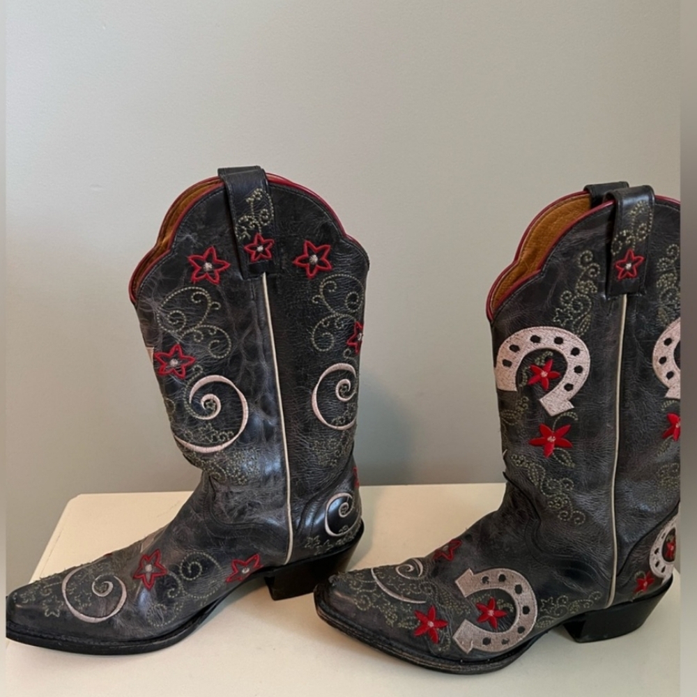 Western Rockabilly Cowboy Boots with Red and Pink Embroidery Lucky HorseShoe 8 - Picture 3 of 8
